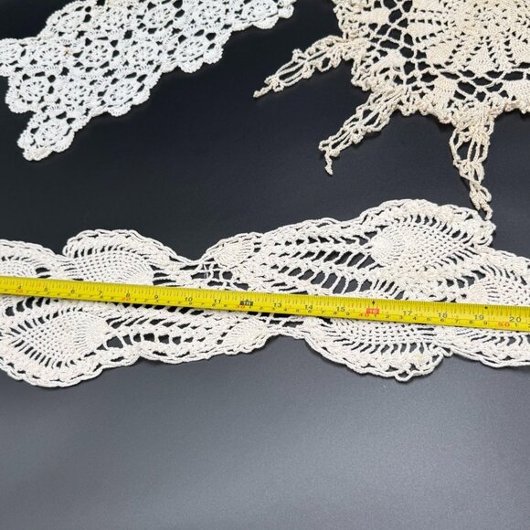 Vtg Crochet Doilies Lace Floral Designs Farm Table Cottagecore set of 3 - Picture 2 of 8
